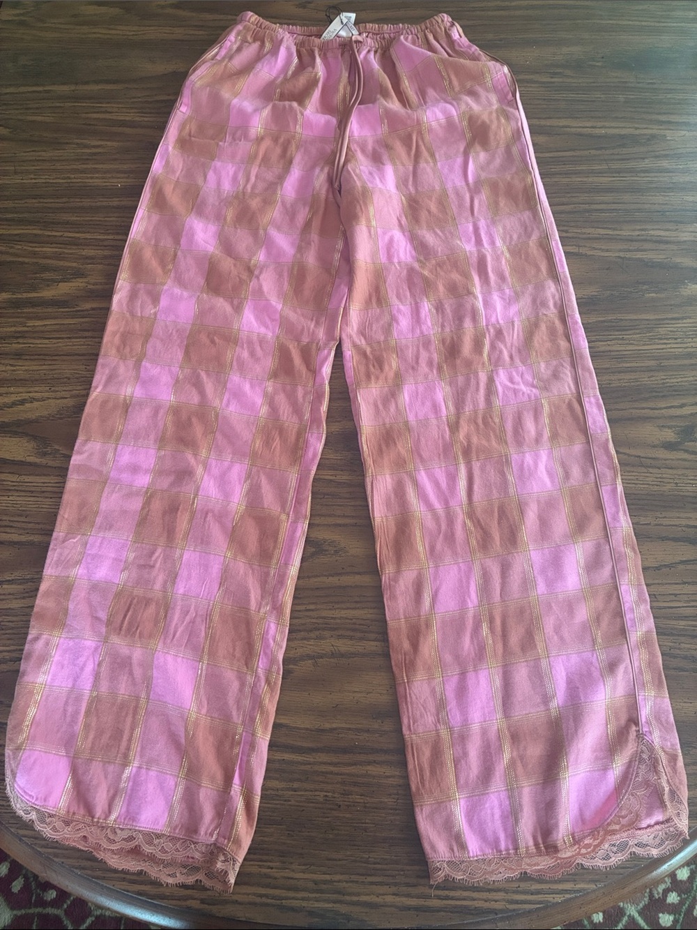 09:08 Victoria’s Secret Plaid Lounge Pants